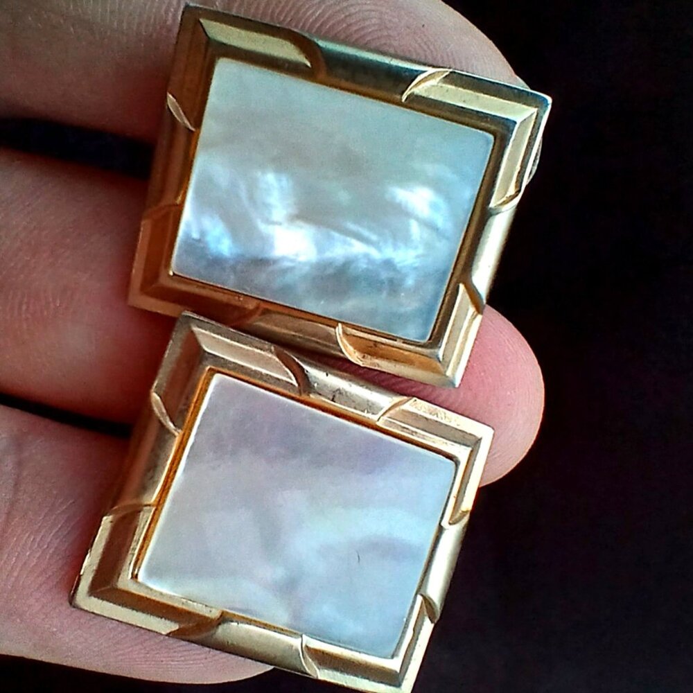 Vintage Mother of Pearl Screw-Back Clip-On Earrings / Ear rings,  MCM